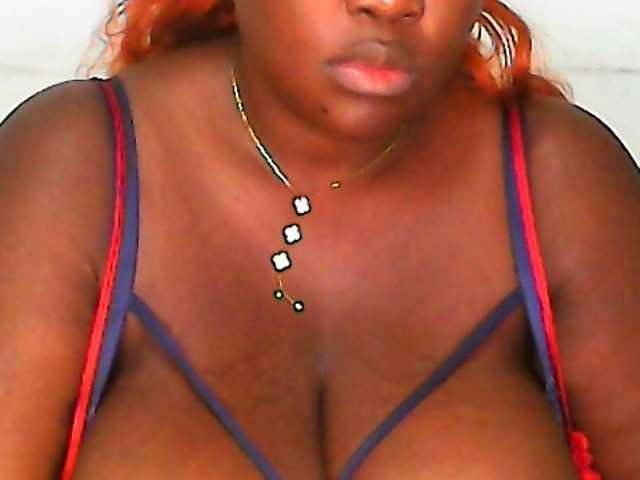 CurvyR live cam on BongaCams