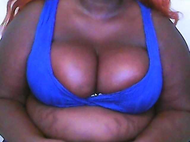 CurvyR live cam on BongaCams