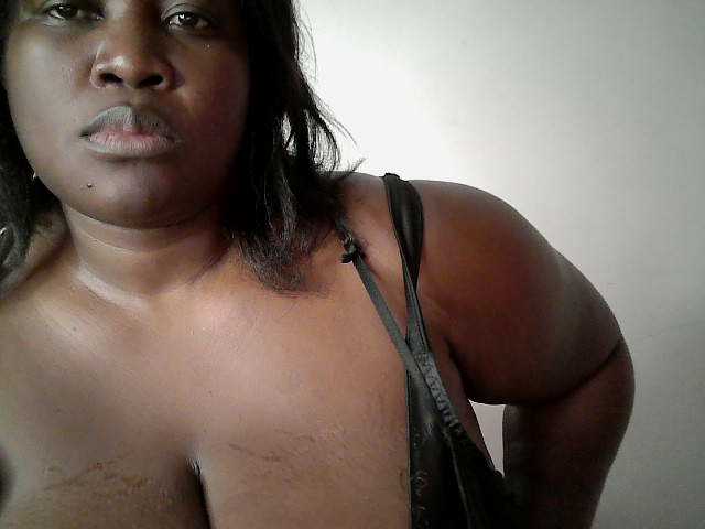 CurvyR live cam on BongaCams
