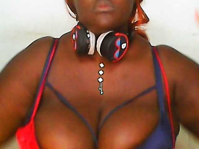 CurvyR live cam on BongaCams