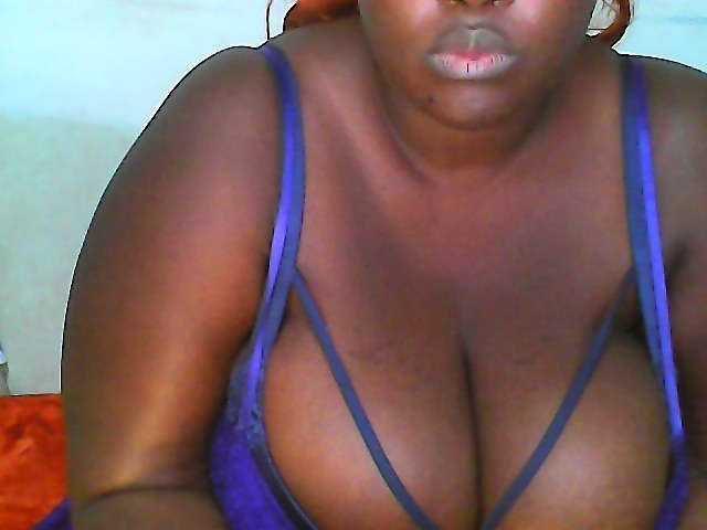 CurvyR live cam on BongaCams