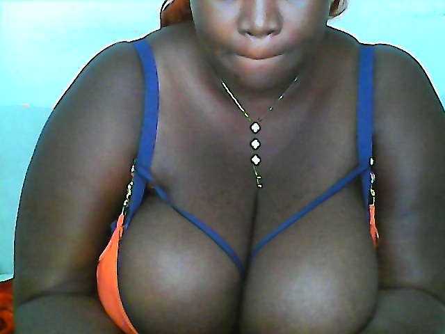 CurvyR live cam on BongaCams