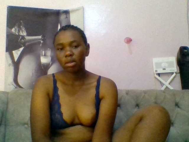 Kittydew live cam on BongaCams