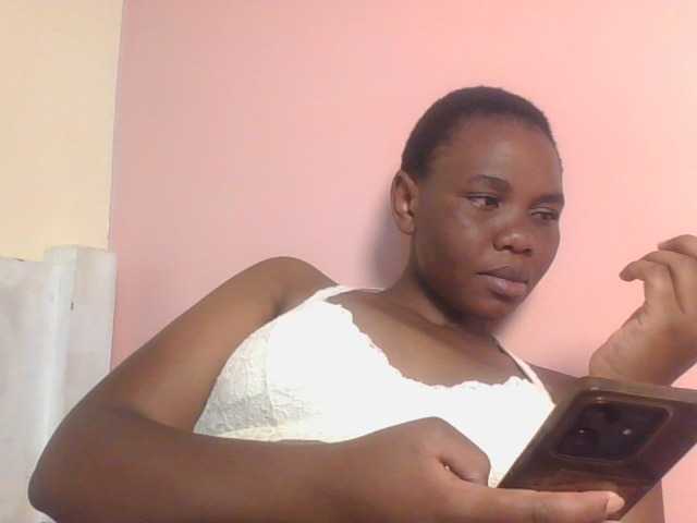 Kittydew live cam on BongaCams
