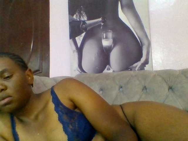 Kittydew live cam on BongaCams