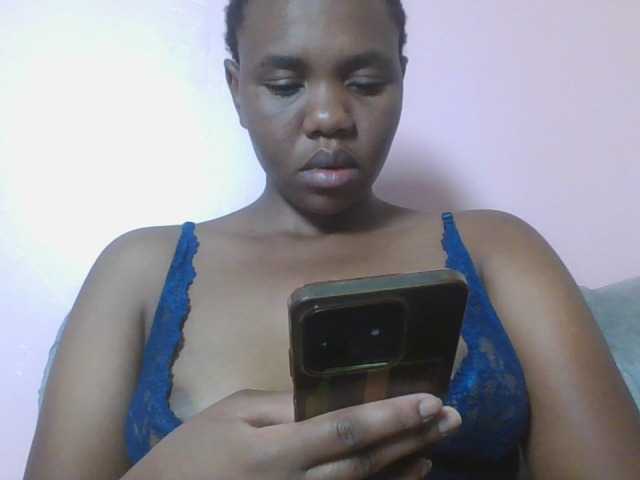 Kittydew live cam on BongaCams