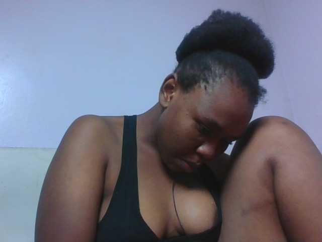 Kittydew live cam on BongaCams