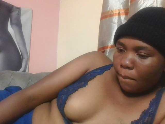 Kittydew live cam on BongaCams