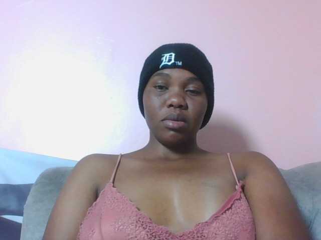 Kittydew live cam on BongaCams