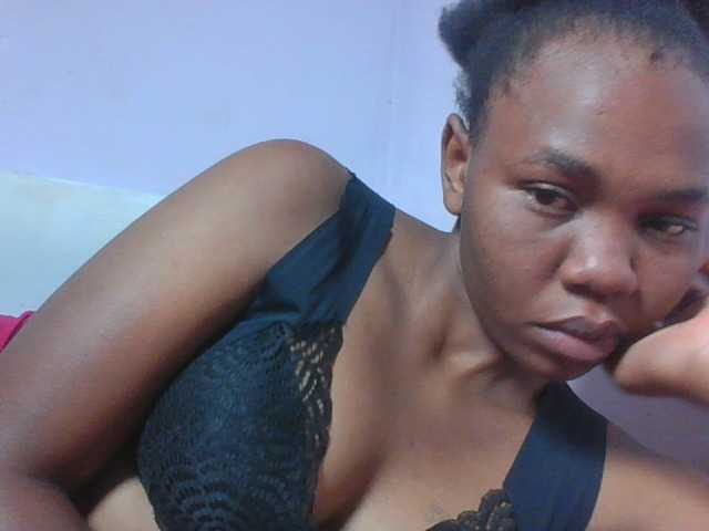 Kittydew live cam on BongaCams
