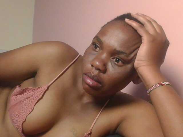 Kittydew live cam on BongaCams