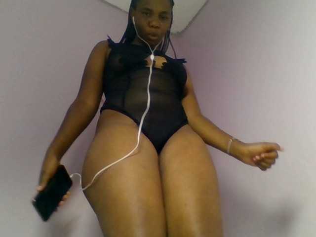 Kittydew live cam on BongaCams