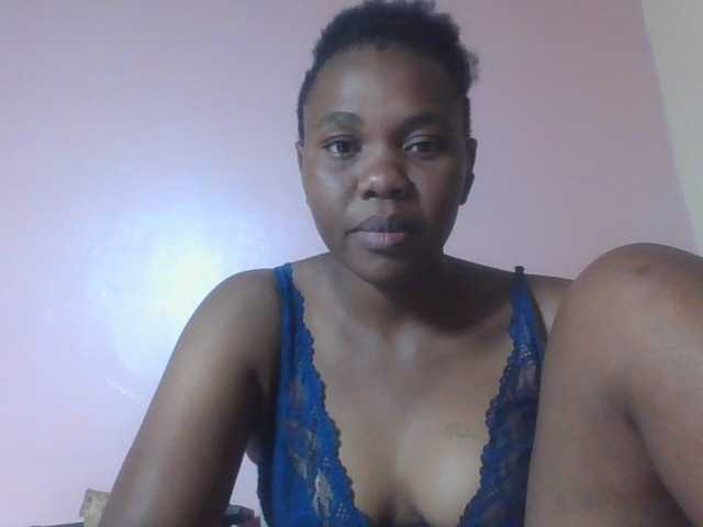 Kittydew live cam on BongaCams