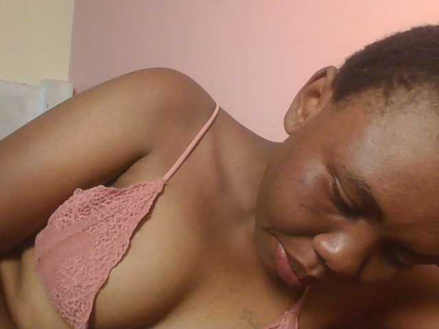 Kittydew live cam on BongaCams