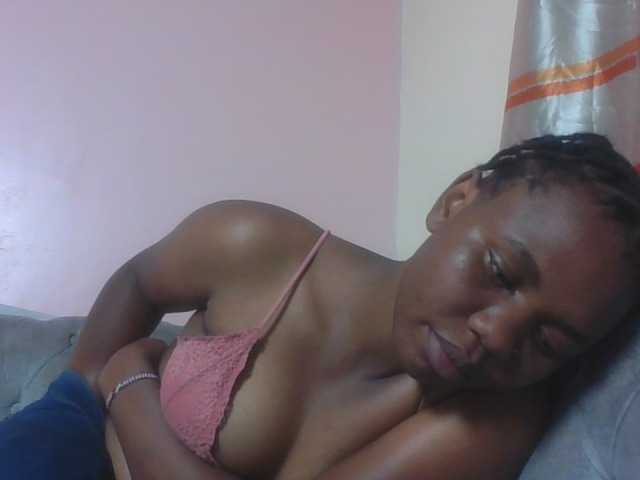 Kittydew live cam on BongaCams