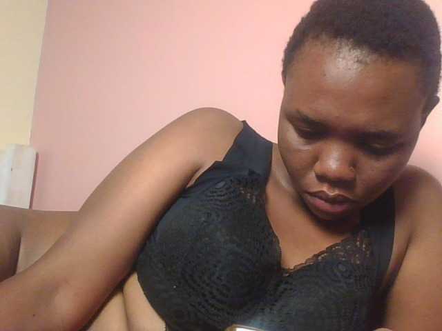 Kittydew, live now on BongaCams