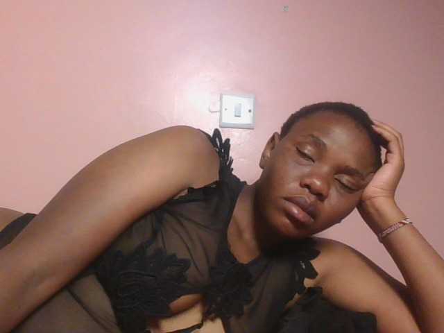 Kittydew live cam on BongaCams