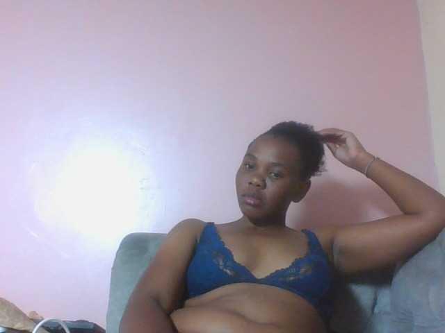 Kittydew live cam on BongaCams