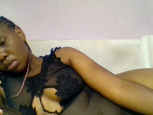 Kittydew live cam on BongaCams