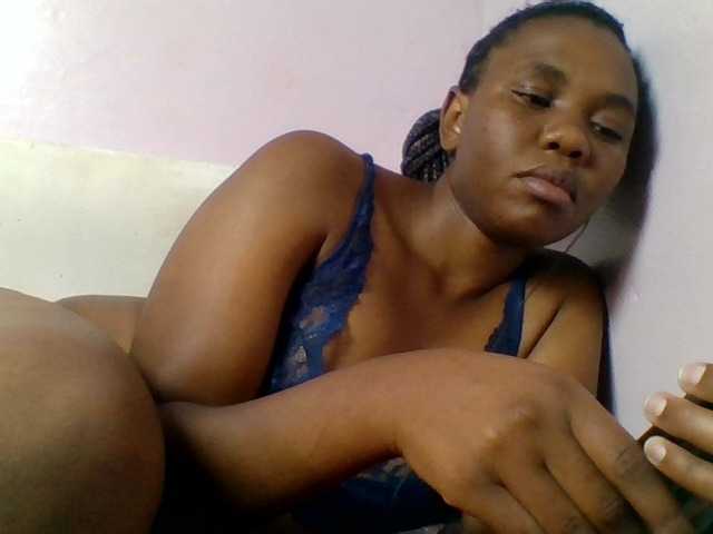 Kittydew live cam on BongaCams