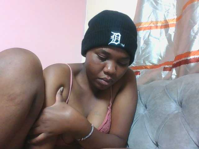 Kittydew live cam on BongaCams