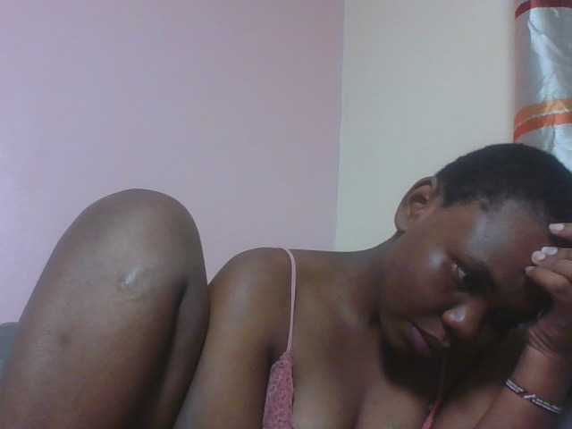 Kittydew live cam on BongaCams