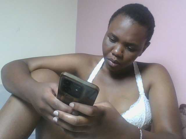 Kittydew live cam on BongaCams