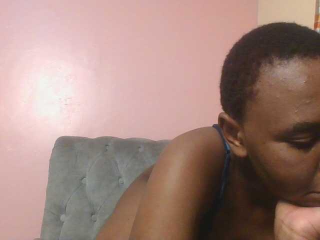 Kittydew live cam on BongaCams