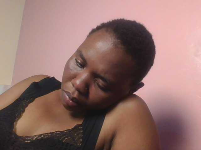 Kittydew, live now on BongaCams