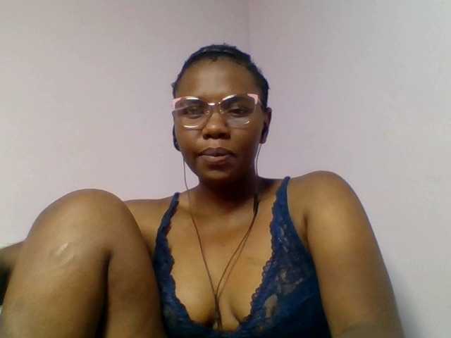 Kittydew live cam on BongaCams