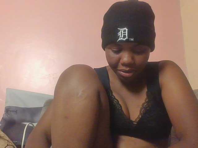 Kittydew live cam on BongaCams
