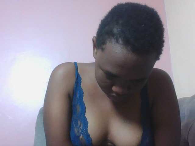 Kittydew live cam on BongaCams