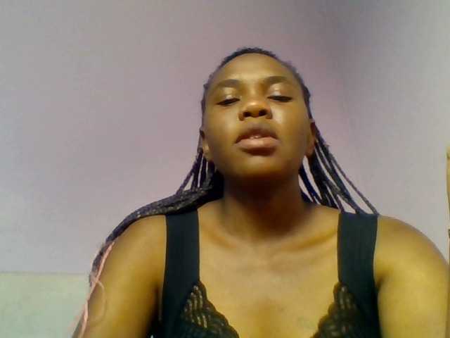 Kittydew live cam on BongaCams