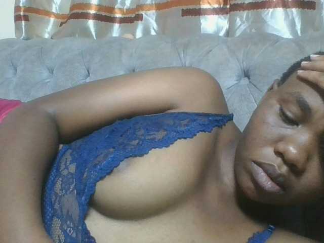 Kittydew live cam on BongaCams