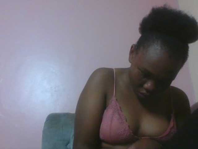 Kittydew live cam on BongaCams