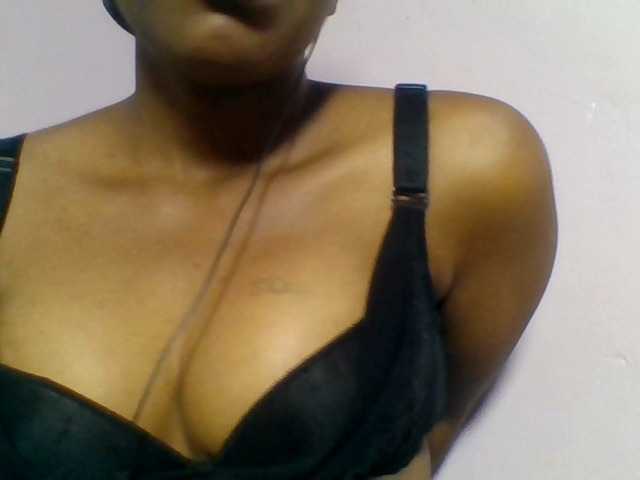Kittydew live cam on BongaCams