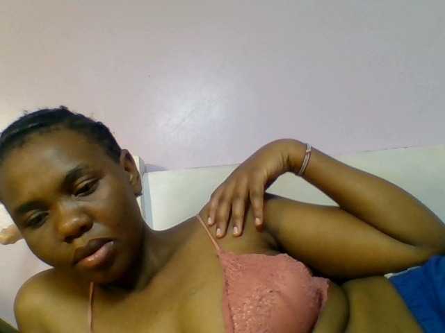 Kittydew live cam on BongaCams