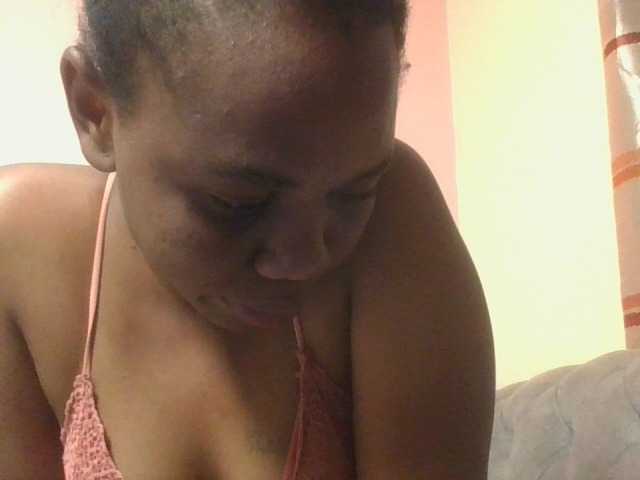 Kittydew live cam on BongaCams