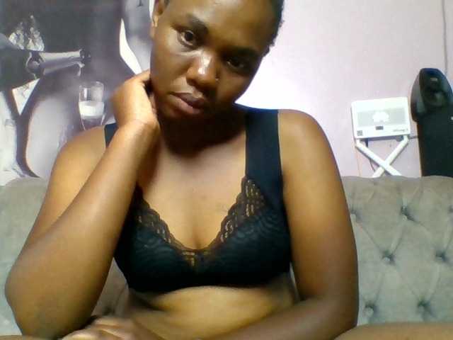 Kittydew live cam on BongaCams