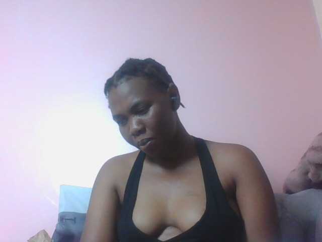 Kittydew live cam on BongaCams