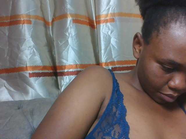 Kittydew live cam on BongaCams
