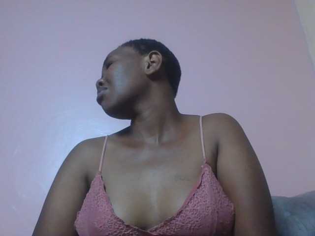Kittydew live cam on BongaCams