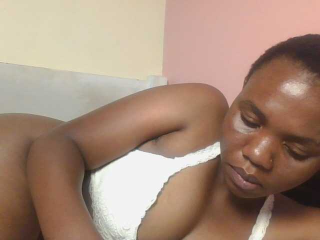 Kittydew live cam on BongaCams