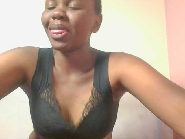 Kittydew live cam on BongaCams