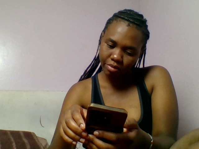 Kittydew live cam on BongaCams