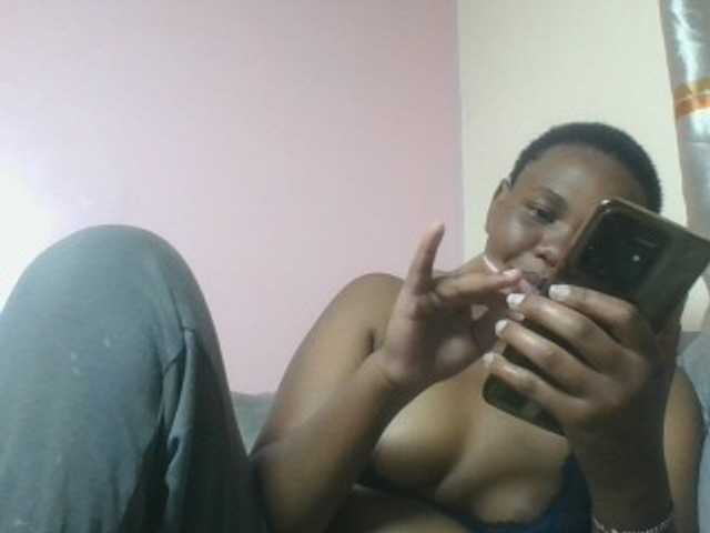 Kittydew live cam on BongaCams