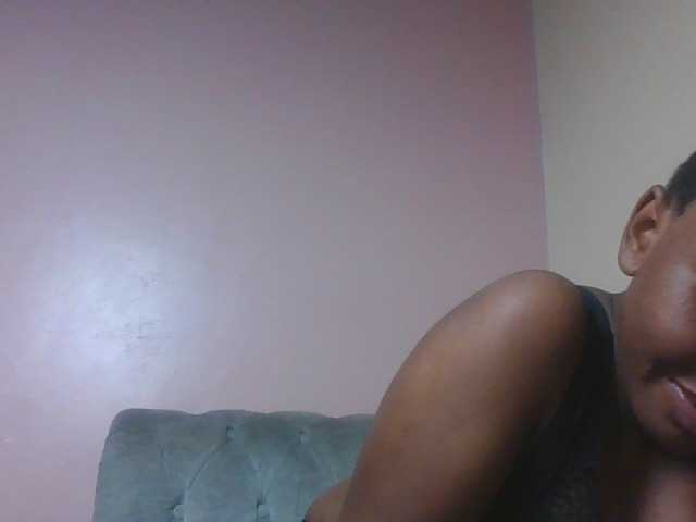 Kittydew live cam on BongaCams