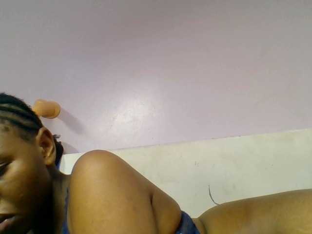 Kittydew live cam on BongaCams