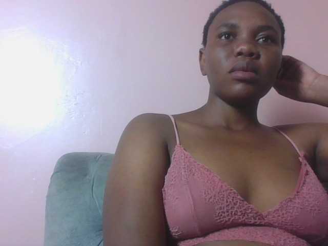 Kittydew live cam on BongaCams