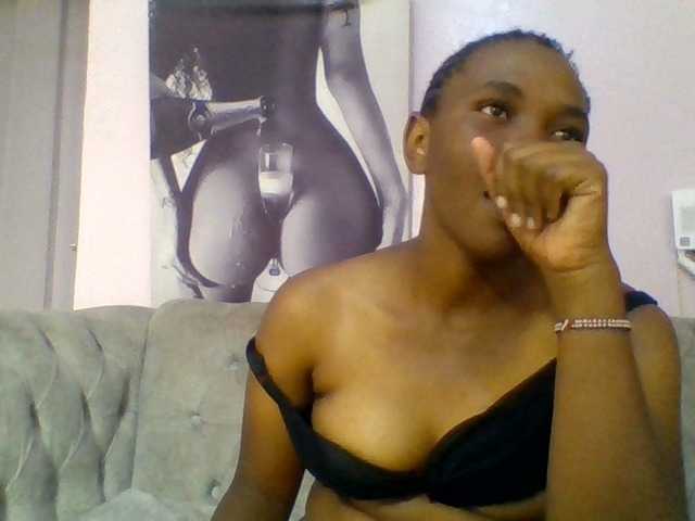 Kittydew live cam on BongaCams